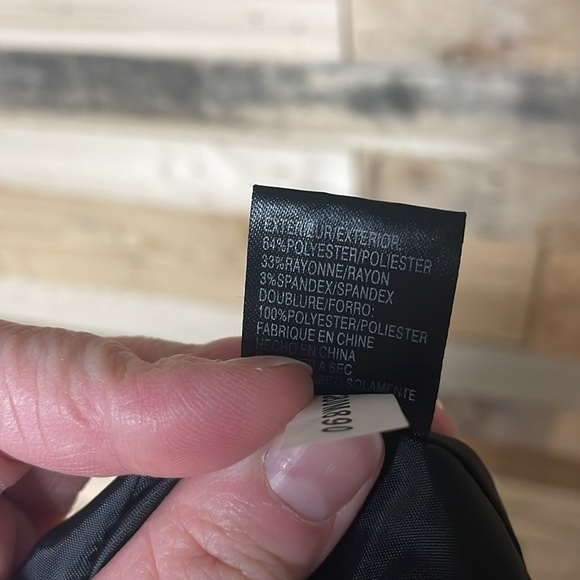 Tahari Arthur S. Levine size 6 black waist length black blazer jacket - Picture 9 of 9